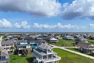 2809 Tradewind Ln, Crystal Beach, TX 77650 - Photo 4
