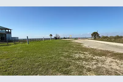 1067 Sea Gull St, Gilchrist, TX 77617 - Photo 28