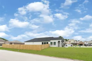 12928 Oakwood Cir, Willis, TX 77318 - Photo 4