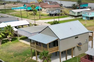 1535 County Rd 201, Sargent, TX 77414 - Photo 4