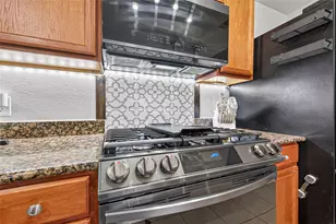 902 Marigold Rd, Baytown, TX 77521 - Photo 20