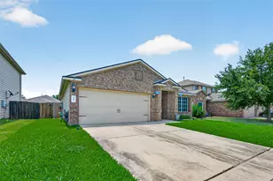 902 Marigold Rd, Baytown, TX 77521 - Photo 2