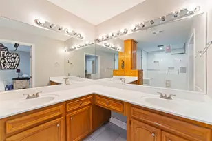 201 Midway Dr, Baytown, TX 77521 - Photo 10