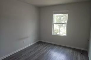501 Hines St, Willis, TX 77378 - Photo 8