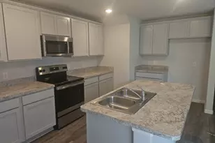 501 Hines St, Willis, TX 77378 - Photo 2