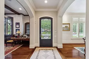 2242 Pelham Dr, Houston, TX 77019 - Photo 2