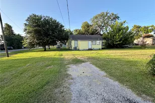 503 McKee St, Clute, TX 77531 - Photo 14