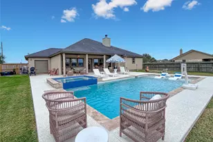 626 Sunset Trail, Angleton, TX 77515 - Photo 2