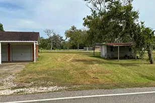 304 Edgewater Dr, Clute, TX 77531 - Photo 4