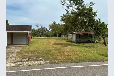 304 Edgewater Drive, Clute, TX 77531 - Photo 4