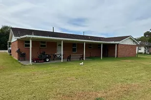 304 Edgewater Dr, Clute, TX 77531 - Photo 6