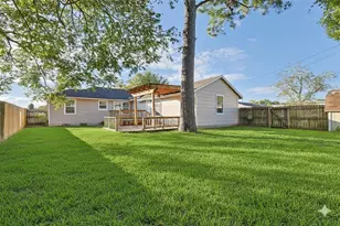 207 Farrer St, Angleton, TX 77515 - Photo 12
