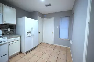 2812 Pickett Dr, League City, TX 77573 - Photo 2