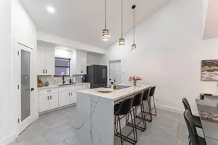 8715 Wildforest Dr, Houston, TX 77088 - Photo 12