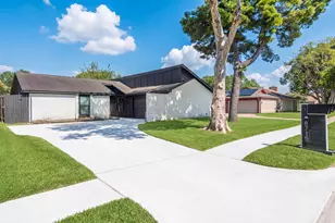 8715 Wildforest Dr, Houston, TX 77088 - Photo 2