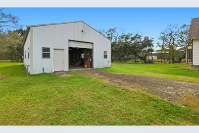 20407 Deer Run Road, Damon, TX 77430 - Photo 24