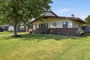 711 S 6th St, Nederland, TX 77627 - Photo 2