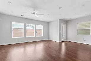 8320 Vista Bella Ln, Houston, TX 77055 - Photo 12