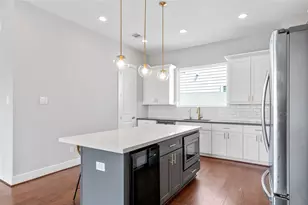 8320 Vista Bella Ln, Houston, TX 77055 - Photo 16