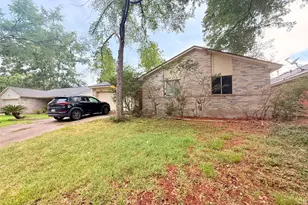 219 Hartford Dr, Conroe, TX 77303 - Photo 2