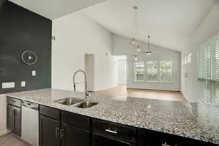 3413 Omega St, Houston, TX 77022 - Photo 6