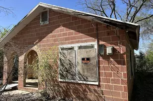 2112 15th St, Hondo, TX 78861 - Photo 6