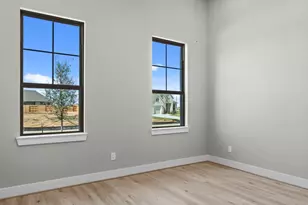 497 Hunters Xing Dr, Sealy, TX 77474 - Photo 2