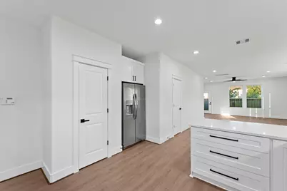 4208 Castor #B, Houston, TX 77022 - Photo 6