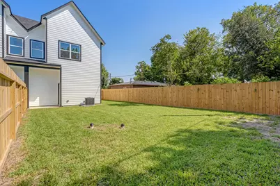 5642 Hirondel Street, Houston, TX 77033 - Photo 36