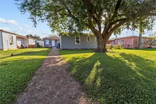 1717 W 4th St, Freeport, TX 77541 - Photo 10