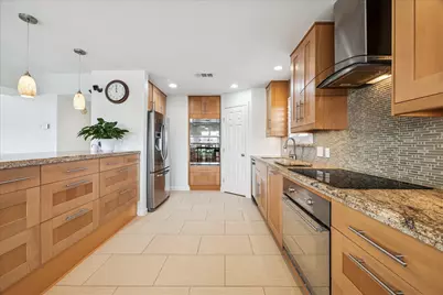 270 Isles End Road, Tiki Island, TX 77554 - Photo 8