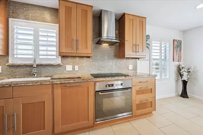 270 Isles End Road, Tiki Island, TX 77554 - Photo 10