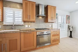 270 Isles End Rd, Tiki Island, TX 77554 - Photo 10