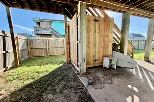 1814 Bluewater Hwy, Surfside Beach, TX 77541 - Photo 2
