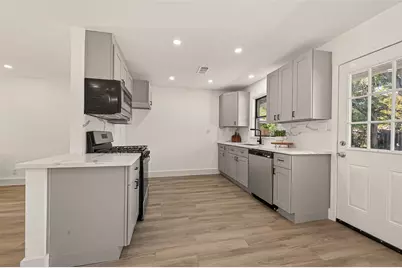 608 Lloyd Lane, Baytown, TX 77521 - Photo 10