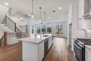806 Fisher St, Houston, TX 77018 - Photo 1