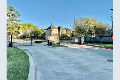 10942 Cannes Memorial Dr, Houston, TX 77043 - Photo 34