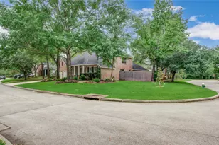 27 Emery Mill Pl, The Woodlands, TX 77384 - Photo 2