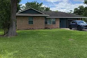 104 Mimosa St, Lake Jackson, TX 77566 - Photo 1