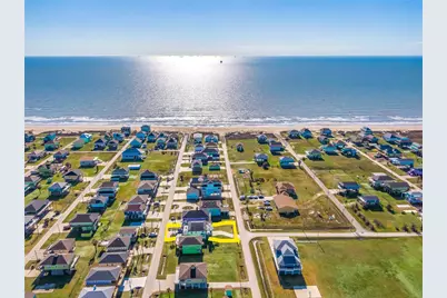 871 Townsend, Crystal Beach, TX 77650 - Photo 2