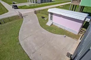 871 Townsend, Crystal Beach, TX 77650 - Photo 36