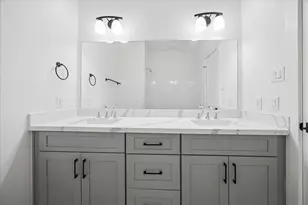 7702 Sky Dweller Dr, Houston, TX 77055 - Photo 38