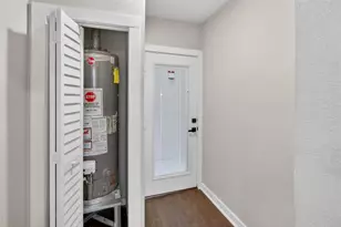 428 Van Molan St, Houston, TX 77022 - Photo 18