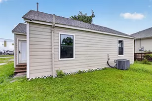 428 Van Molan St, Houston, TX 77022 - Photo 6