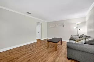 711 Worthshire St, Houston, TX 77008 - Photo 4