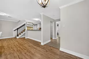 711 Worthshire St, Houston, TX 77008 - Photo 8