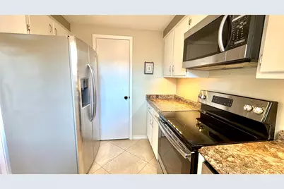 11710 Southlake Drive #16, Houston, TX 77077 - Photo 10