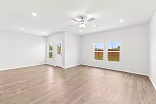 202 Orchard Laurel Dr, Alvin, TX 77511 - Photo 12