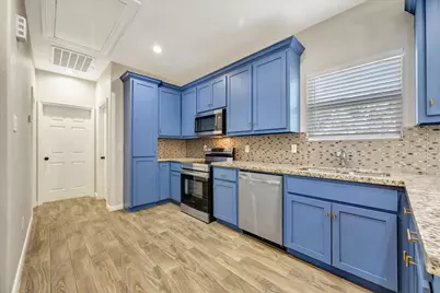 904 W Sealy Street #A, Alvin, TX 77511 - Photo 8