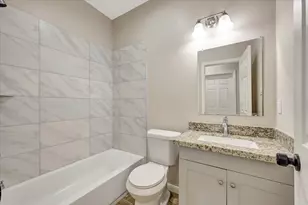 904 W Sealy St, Alvin, TX 77511 - Photo 12